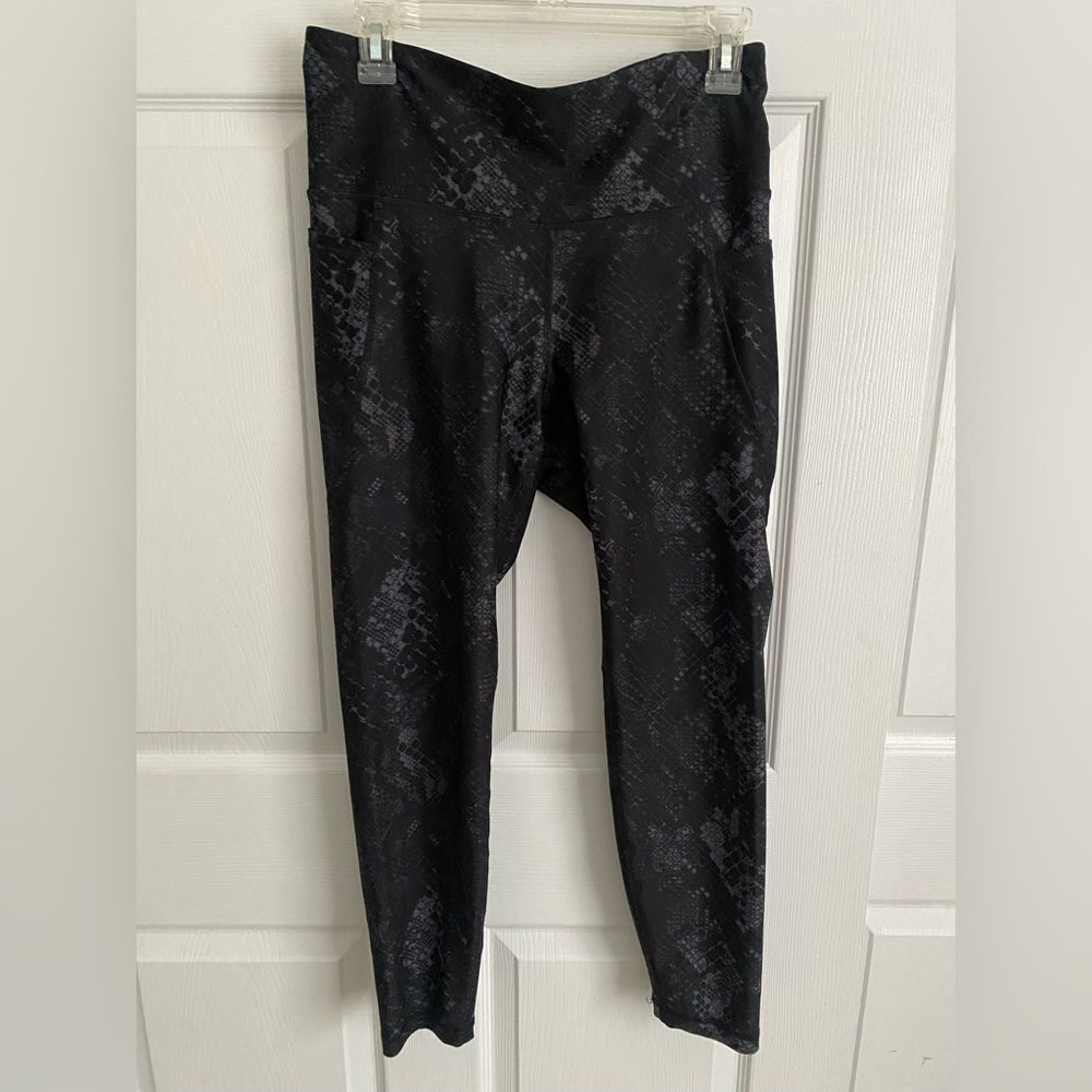Old Navy Leggings Workout Wear Size M Grey Black
